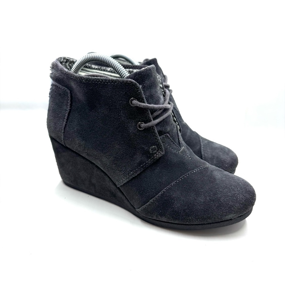 TOMS Desert Wedge Ankle Boots in Castlerock Grey Dark Gray Suede w/ laces Size 8